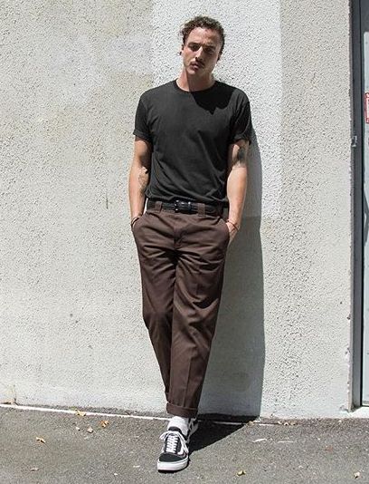 Black T-Shirt with Brown Linen Pants and Black Sneakers 